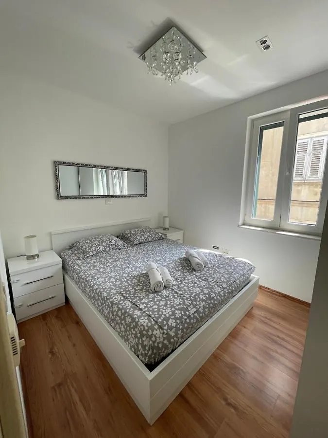 Apartment “Jelin Dvor” 3+2, Bacvice, 斯普利特