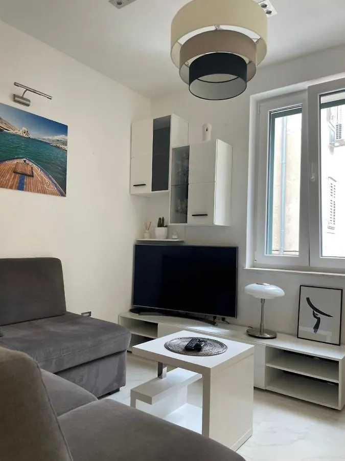 Apartment “Jelin Dvor” 3+2, Bacvice, スプリト 0*,  クロアチア