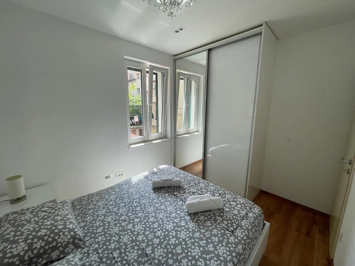Apartment “Jelin Dvor” 3+2, Bacvice, スプリト